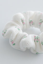 Close-up of blossom pink scrunchie with pink rose accents – Avauma